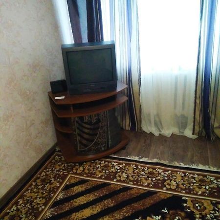 Двухкомнатная Квартира В Центре Okhtyrka Bagian luar foto