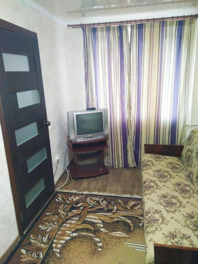 Двухкомнатная Квартира В Центре Okhtyrka Bagian luar foto