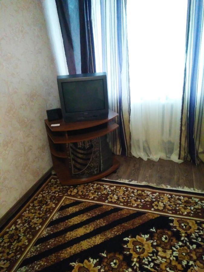 Двухкомнатная Квартира В Центре Okhtyrka Bagian luar foto